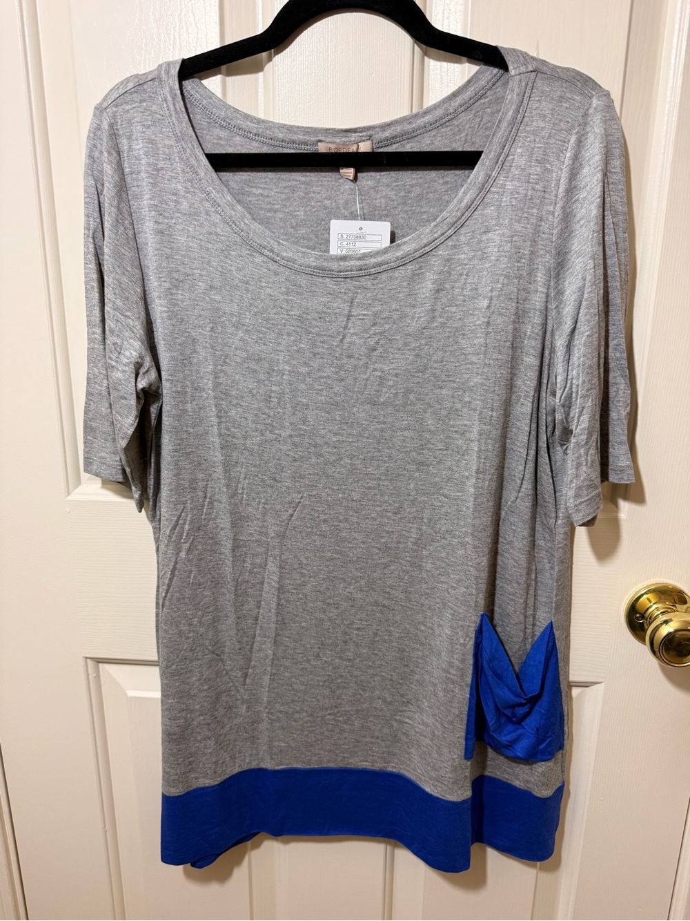 Bordeaux Gray Scoop Neck Short Sleeve Top with Blue Hem and Pocket